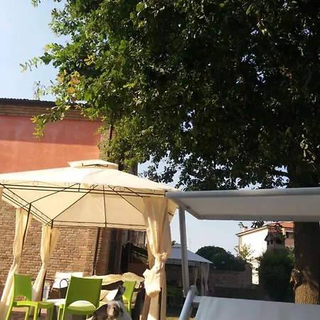 R&b Un A Colori Couette-café Ferrare