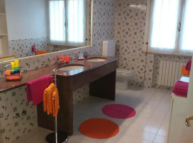 R&b Un A Colori 4* פררה